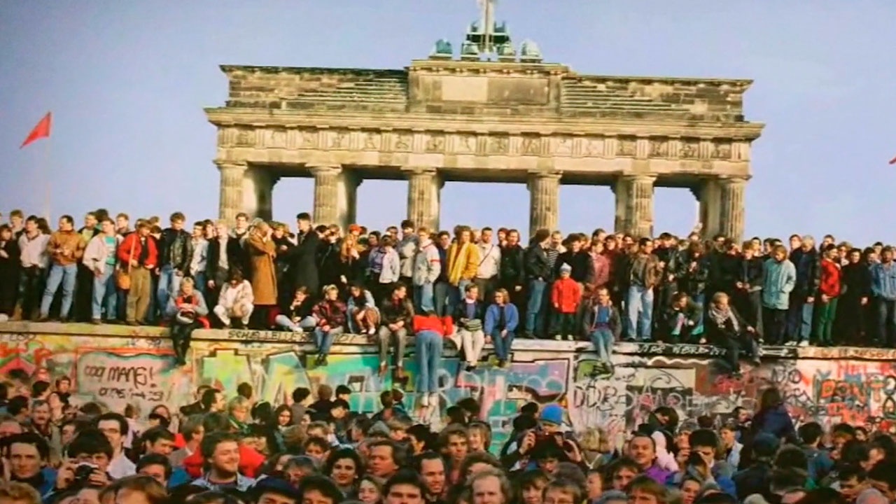 Код доступа. За Берлинской стеной: к чему приведет раскол Германии? (2022)
